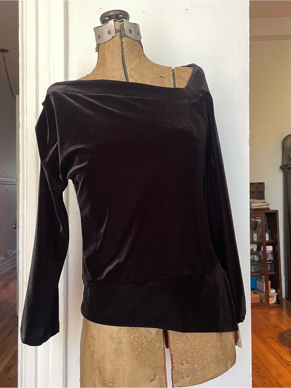 Women’s Velvet Long Sleeve Boatneck Top - black
